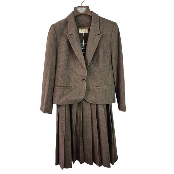 Pendleton USA Light Brown Wool 2 Piece Vintage Jacket and Pleated Skirt Suit 12 - Picture 1 of 6